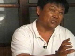 mluvící korejský muž